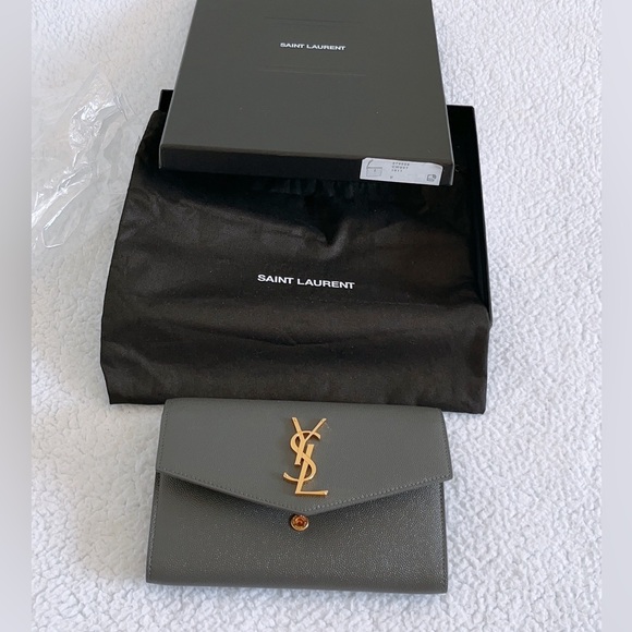 Saint Laurent Uptown Chain Wallet in Grain De Poudre Embossed Leather - Picture 16 of 16